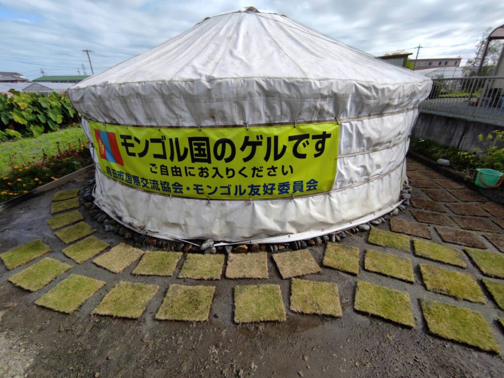 ゲルの周りに芝生を☆ – 島田市国際交流協会